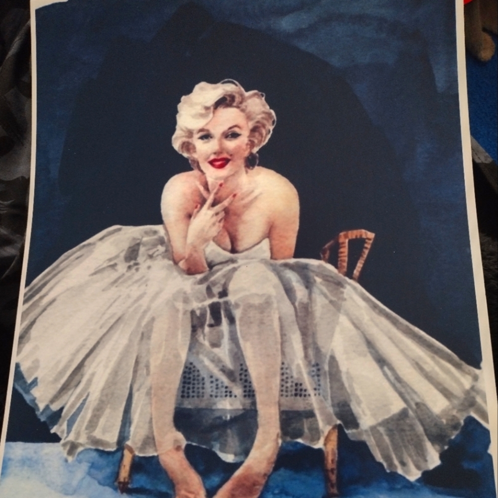 2 Marilyn Monroe 8x10 Glossy photos
